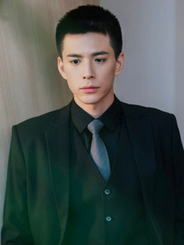 李东贤（林柏叡饰演）