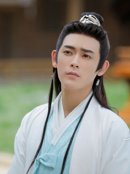 严伯阳（李欣泽饰演）