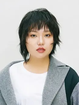 小琴（李雪琴饰演）