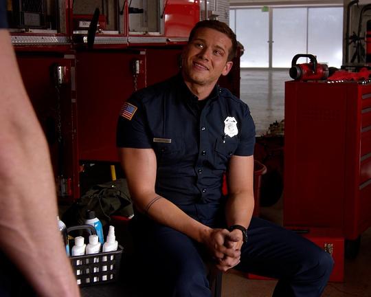 紧急呼叫第6季2剧照