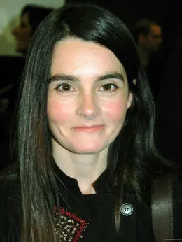 雪莉·亨德森（雪莉·亨德森 饰演）