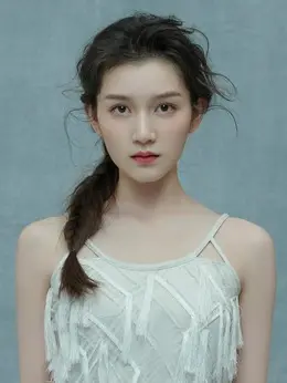 --（阮巨 饰演）