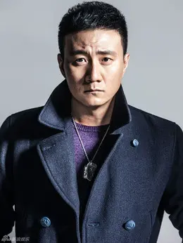 老山东（胡军 饰演）