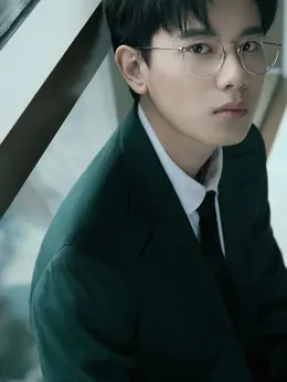 江晨（胡先煦 饰演）