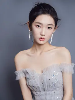 任家童（周依然 饰演）