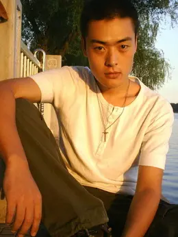 魏正华（张桐 饰演）