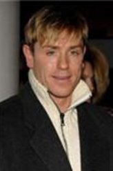 Dr. Oren Monash（朗·埃达德饰演）