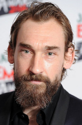 Benjamin Lawrence（约瑟夫·马勒饰演）