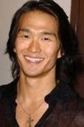 Tran（卡尔·尹饰演）
