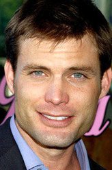 Colonel Johnny Rico（卡斯帕·凡·迪恩饰演）