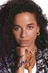 瑞伊·道恩·冲（瑞伊·道恩·冲饰演）