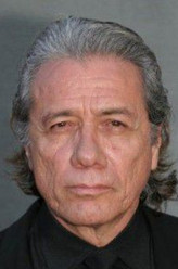 爱德华·詹姆斯·奥莫斯（爱德华·詹姆斯·奥莫斯饰演）