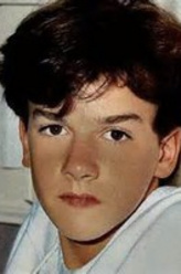 罗伯特·奥利维里（罗伯特·奥利维里饰演）