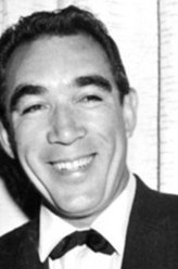 克雷格（安东尼·奎恩饰演）