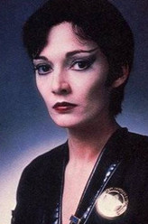 Ursa（莎拉·道格拉斯饰演）