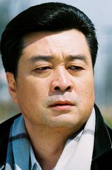 黄秋生（陈逸恒饰演）