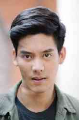 Forth（Darvid Kreepolrerk饰演）