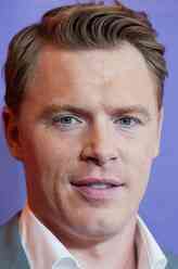 汤姆·基恩（瑞安·艾戈尔德饰演）