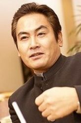 宅麻伸（宅麻伸饰演）