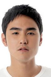 阮奕（阮经天饰演）