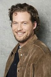 詹姆士·塔珀剧照