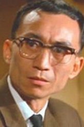 警察（魏平澳饰演）