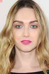 Nomi Marks（杰米·克莱顿饰演）