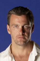 Blackbeard（雷·史蒂文森饰演）