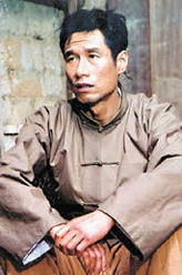 万庆来（刘佩琦饰演）