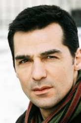 Erol Sander（Erol Sander饰演）