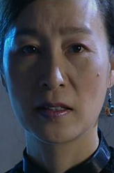 穆吉春（奚美娟饰演）