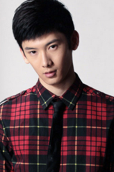 莫小康（刘芮麟饰演）