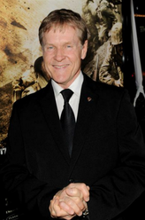 Senator Vernon Trent (as Bill Sadler)（威廉姆·赛德勒饰演）