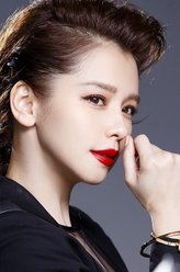 高山初子（徐若瑄饰演）