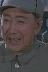 傅作义（李定保饰演）