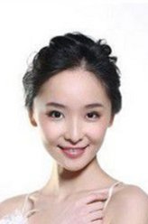 三娘（李曼饰演）