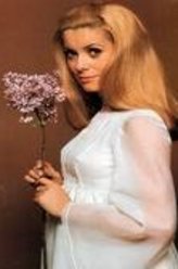 Solange Duvivier（凯瑟琳·德纳芙饰演）