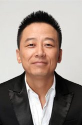 郑万堂（胡明饰演）