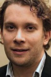 克里斯蒂安·乌蒙（克里斯蒂安·乌蒙饰演）