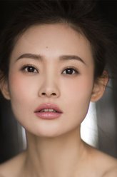 李桂飞（王翊丹饰演）