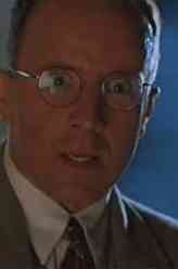 彼得·勒德洛（艾利斯·霍华德饰演）