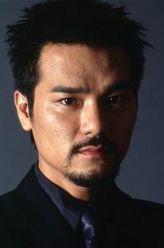 Tom（林家栋饰演）