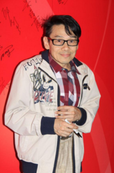 阿庆（泰迪·罗宾饰演）
